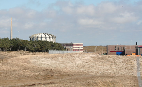 reactorgebouw van de hogefluxreactor (HFR) in Petten, uitsnede uit foto Energieonderzoek Centrum Nederland 2006, CC BY-SA 3.0