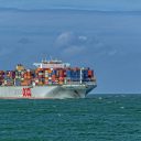 containerschip op zee, publiek domein