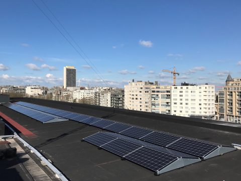 Zonnepanelen op het dak van het stadhuis van Oostende (foto energiehuis Eos)