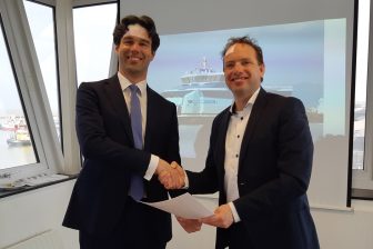 Ondertekening LNG-contract op kantoor van Doeksen op 2 april 2019 - l